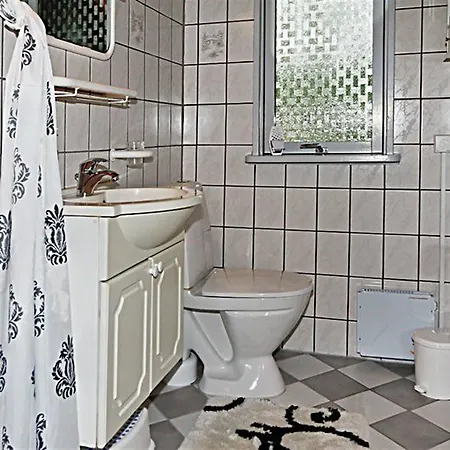 Three-bedroom Holiday In * Hals