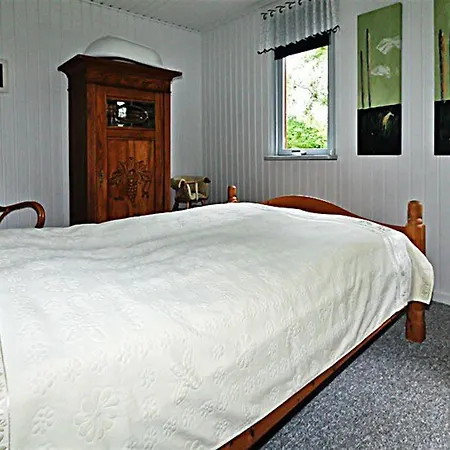 Feriehus Three-bedroom Holiday In *