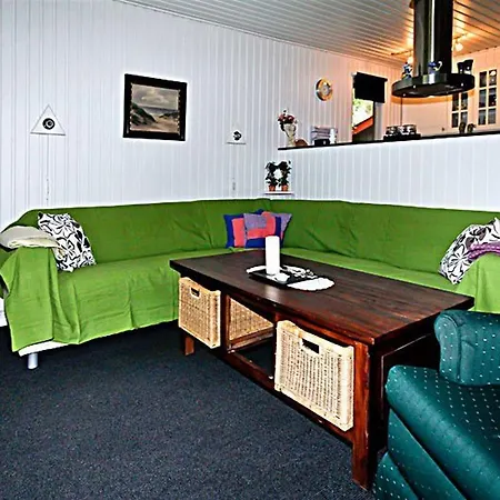 Three-bedroom Holiday In * Hals